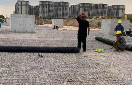 屏山土工格栅铺设前地基要怎么处理？